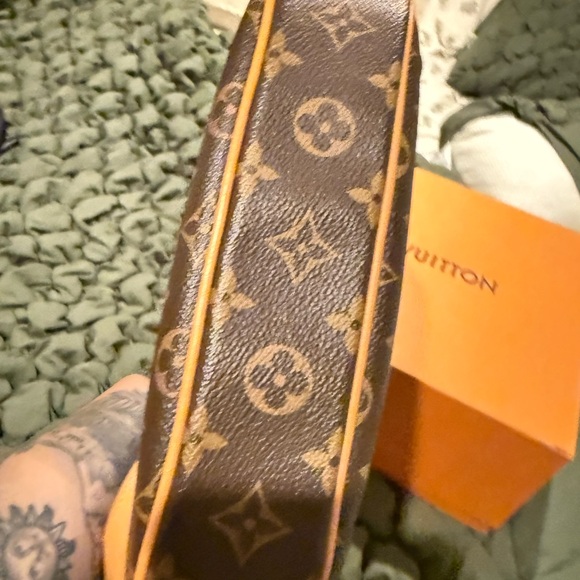Louis Vuitton Monogram Odeon PM Authentic - Picture 4 of 11
